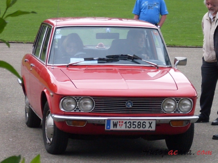 Mazda Luce Mark I 1966-1973 (1973 Mazda 1500 sedan 4d), prawy przód