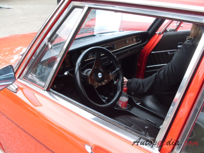 Mazda Luce Mark I 1966-1973 (1973 Mazda 1500 sedan 4d), wnętrze