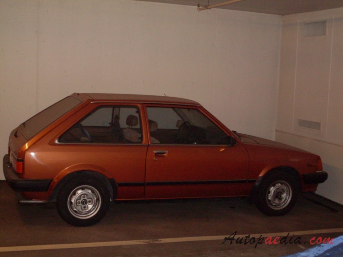 Mazda 323 4. generacja (BD) 1980-1984 (hatchback 3d), prawy bok