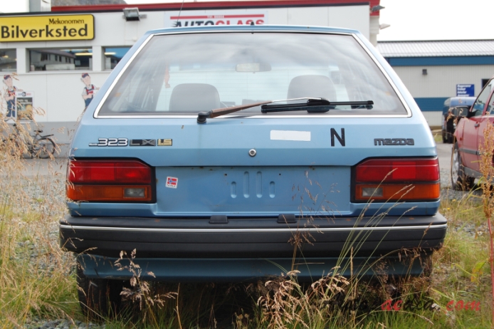 Mazda 323 5. generacja (BF) 1985-1989 (hatchback 5d), tył