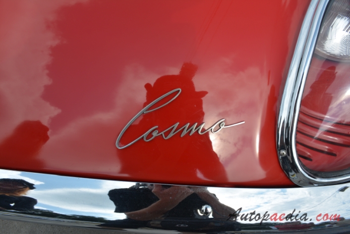 Mazda Cosmo 1. generacja L10A/L10B 1967-1972 (1968 Series 1/L10A 110 S Coupé 2d), emblemat przód 