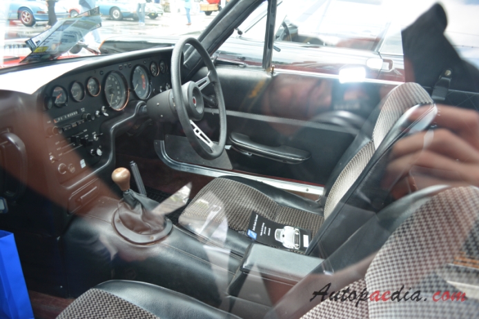 Mazda Cosmo 1. generacja L10A/L10B 1967-1972 (1968 Series 1/L10A 110 S Coupé 2d), wnętrze