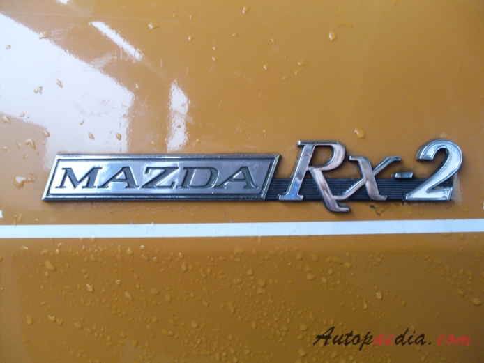 Mazda RX-2 1970-1978 (1971 Coupé 2d), emblemat bok 