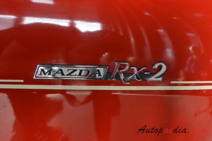 Mazda RX-2 1970-1978 (1972 S122A Coupé 2d), emblemat bok 