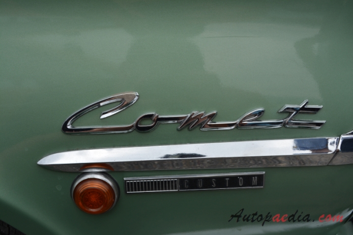 Mercury Comet 1. generacja 1960-1963 (1963 Comet Custom sedan 4d), emblemat bok 