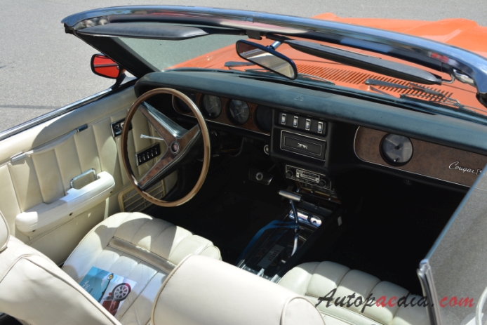 Mercury Cougar 1. generacja 1967-1970 (1969 convertible 2d), wnętrze