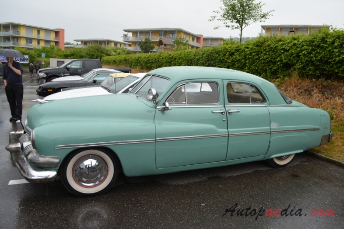 Mercury Eight 3. generacja 1949-1951 (1951 sedan 4d), lewy bok