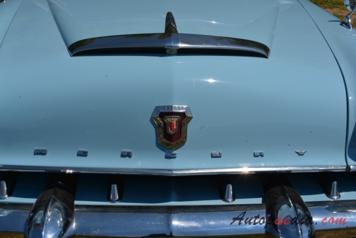 Mercury Monterey 1. generacja 1952-1954 (1953 sedan 4d), emblemat przód 