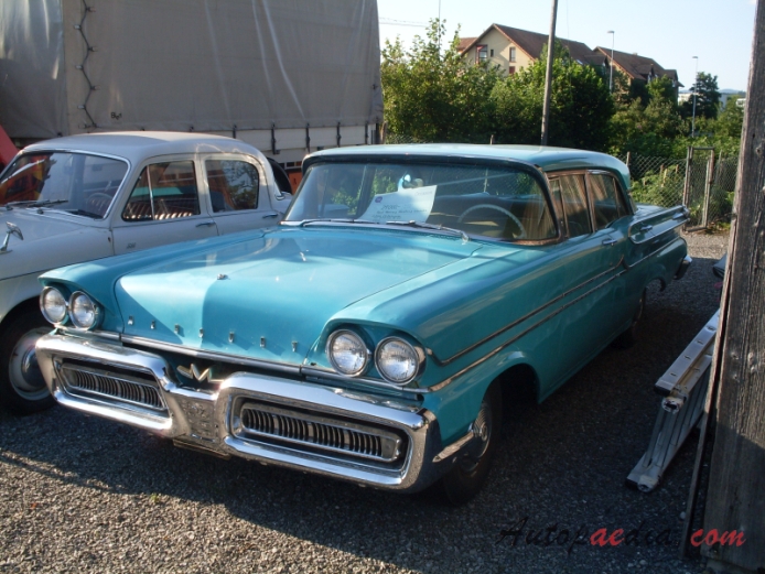 Mercury Monterey 2nd generation 1957-1960 (1957 sedan 4d), left front view