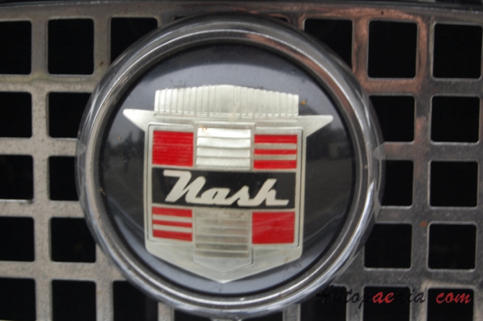 Metropolitan Series IV 1959-1961 (cabriolet 2d), front emblem  