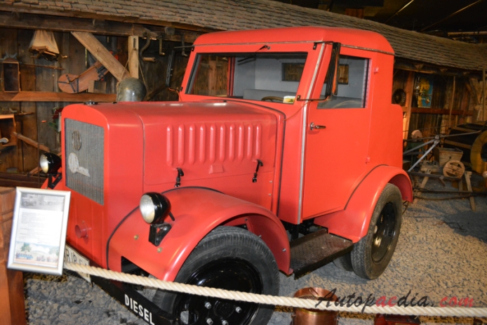 Miag ID20 1937-1941 (1939 towing vehicle), left front view