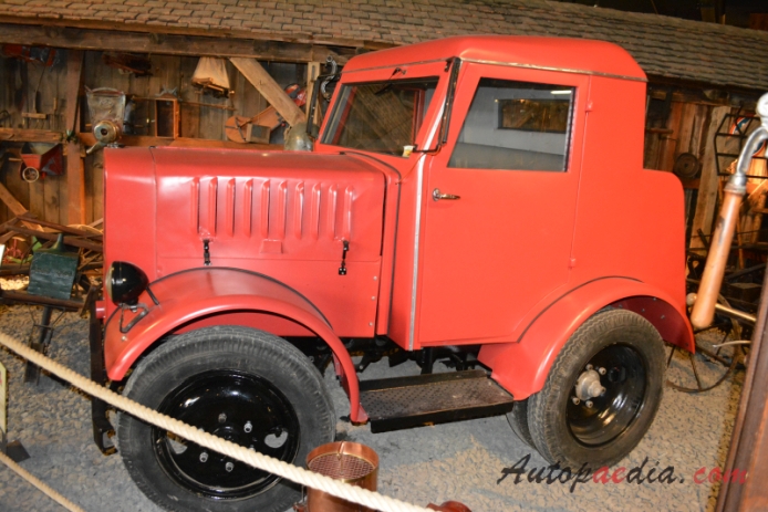 Miag ID20 1937-1941 (1939 towing vehicle), left side view
