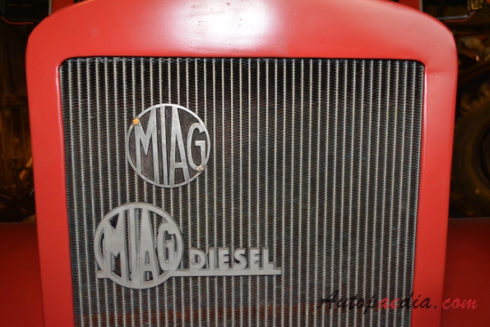Miag ID20 1937-1941 (1939 towing vehicle), front emblem  