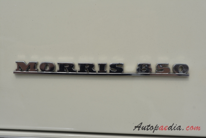 Mini Mark I 1959-1967 (1961-1967 Morris 850 Traveller estate 3d), rear emblem  