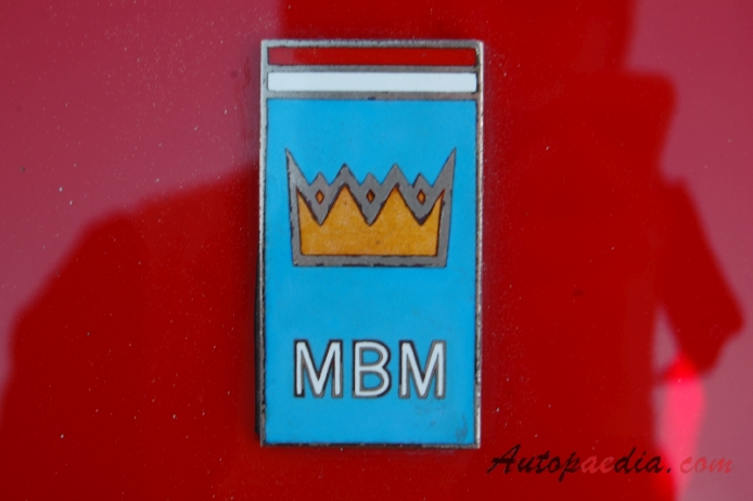 Monteverdi MBM SP 100 O.S.C.A. 1960 (roadster 2d), front emblem  