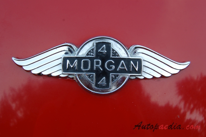 Morgan Plus 4 1950-present, emblemat przód 