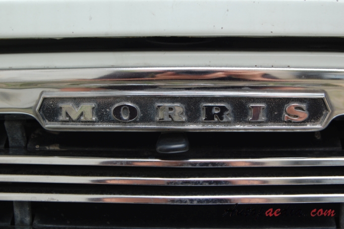 Morris 1300 (BMC ADO16 Mark II) 1967-1971 (Sedan 4d), front emblem  