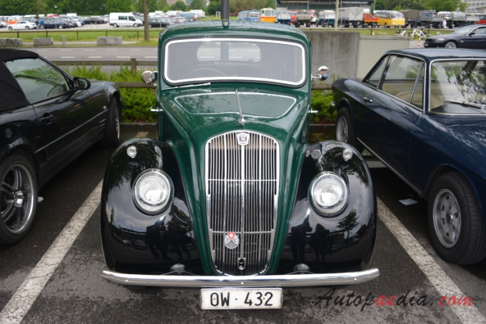Morris Eight 3rd generation (series E) 1938-1948 (saloon 4d), front view