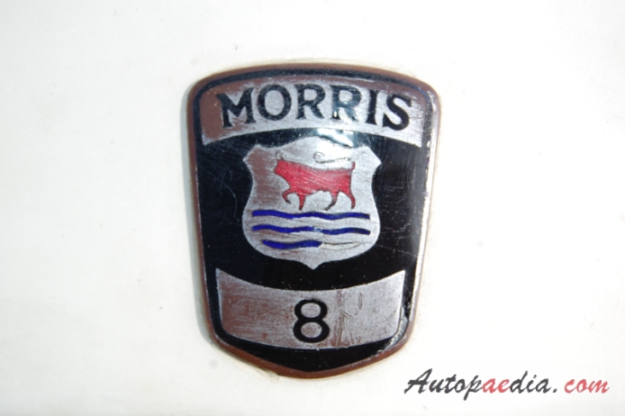 Morris Eight 4th generation (series Z) 1940-1953 (1948 pickup 2d), front emblem  