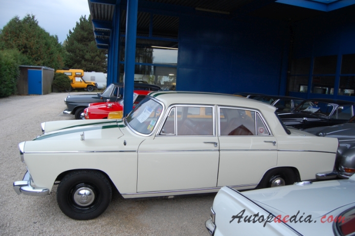 Morris Oxford Series 6 1961-1971 (1964 sedan 4d), left side view