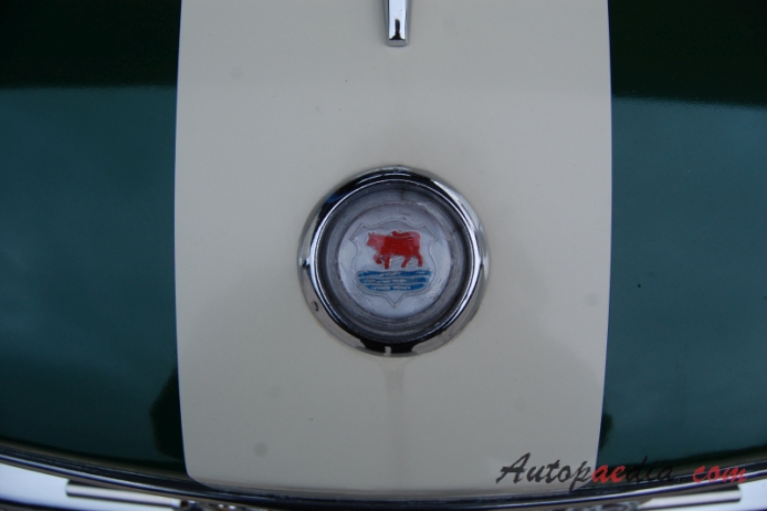 Morris Oxford Series 6 1961-1971 (1964 sedan 4d), front emblem  