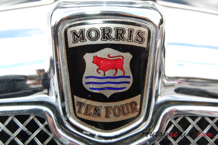 Morris Ten-Four 1933-1935 (1934 saloon 4d), front emblem  
