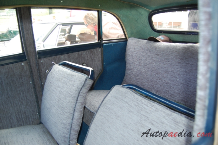 Moskwitch 401 1954-1956 (401-420 saloon 4d), interior