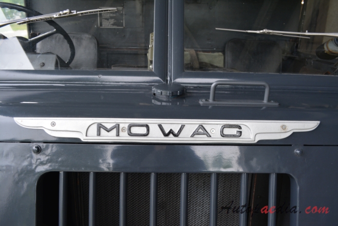 Mowag GW 3500 4x4 T1 195x-19xx (1951 ambulance military vehicle), front emblem  
