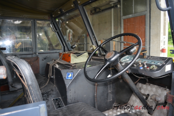 Mowag GW 3500 4x4 T1 195x-19xx (1951 ambulans pojazd wojskowy), wnętrze
