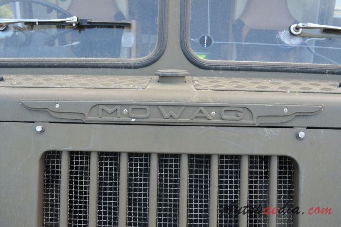 Mowag GW 3500 4x4 T1 195x-19xx (SE 412/ABC Kommandowagen military vehicle), front emblem  