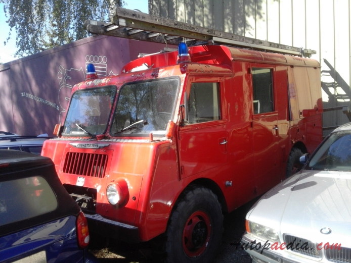 Mowag GW 3500 4x4 T1 195x-19xx (wóz strażacki), lewy przód