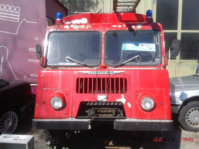 Mowag GW 3500 4x4 T1 195x-19xx (wóz strażacki), przód