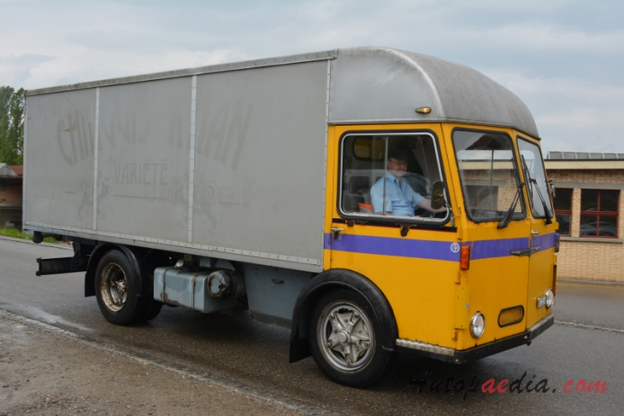 Mowag Einsatzfourgon 1953-1988 (PTT box truck), right front view