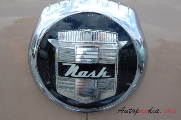 Nash 600 1940-1949 (1949 Airflyte Coupé), emblemat przód 