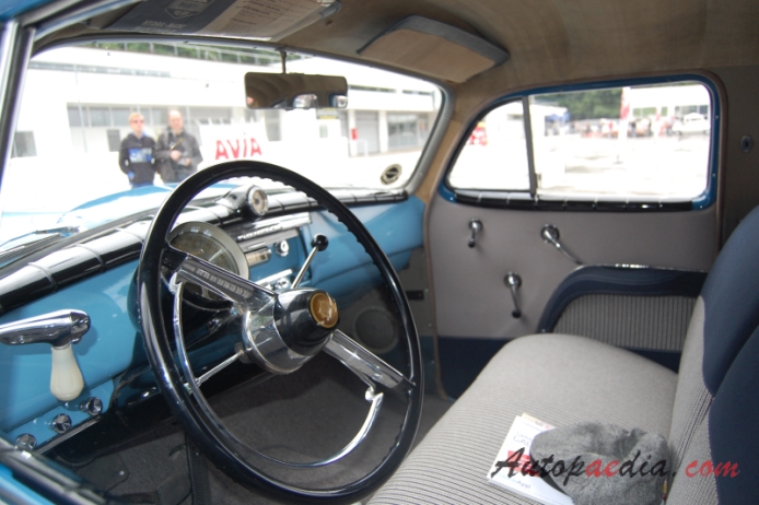 Nash Ambassador 3. generacja 1949-1951 (1951 Custom Hydramatic saloon 4d), wnętrze