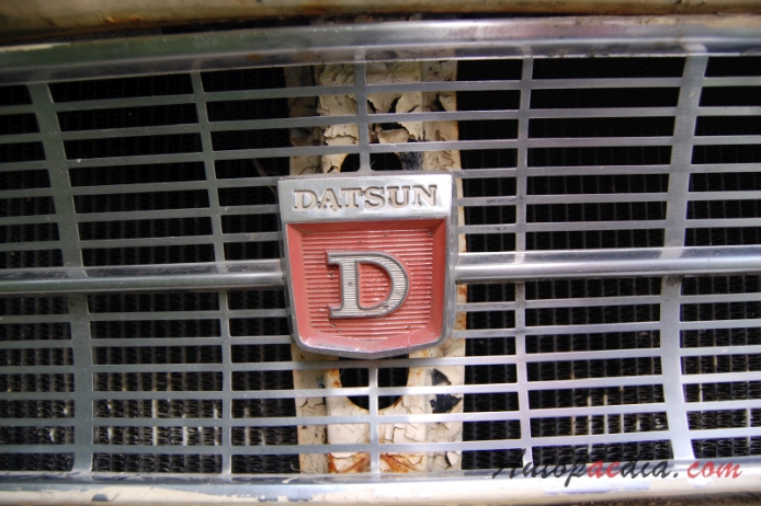 Nissan (Datsun) Bluebird 3rd generation (Bluebird 410/411 series) 1964-1967 (1964-1966 sedan 4d), front emblem  