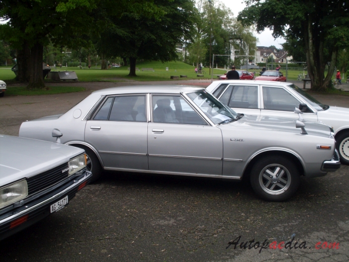 Nissan (Datsun) Laurel 3. generacja (C230) 1977-1980 (1981 2.4L sedan 4d), prawy bok