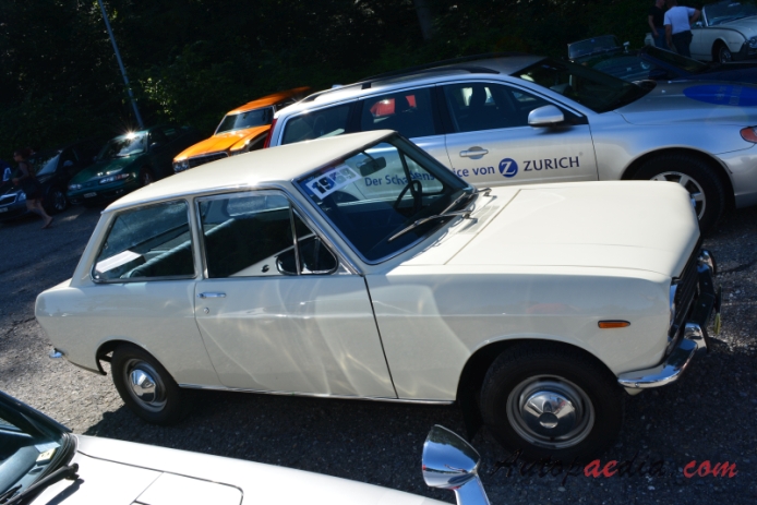 Datsun Sunny 1st generation B10 (Datsun 1000) 1966-1969 (1969 DeLuxe sedan 2d), right side view