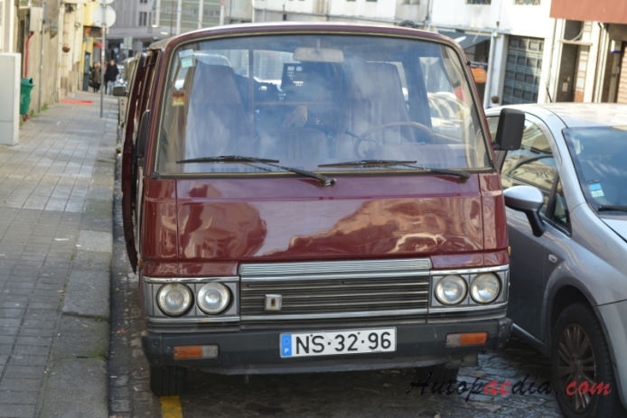 Nissan Caravan 3. generacja E23 1980-1986 (1982-1986 van 4d), przód