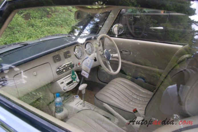 Nissan Figaro 1991 (convertible 2d), wnętrze