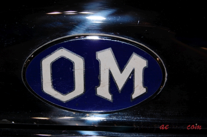 O.M. 665 SSMM 1931 (Superba Compressore roadster 2d), front emblem  