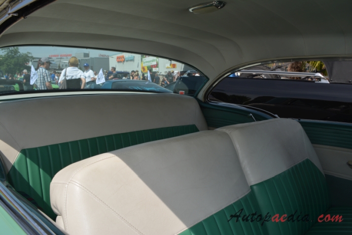 Oldsmobile 88 2. generacja 1954-1956 (1955 Holiday hardtop 2d), wnętrze