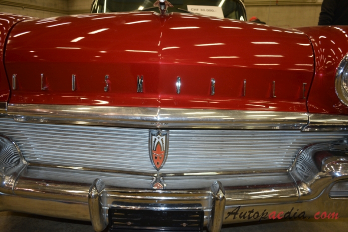 Oldsmobile 88 3rd generation 1957-1958 (1958 Super 88 Holiday hardtop 4d), front emblem  