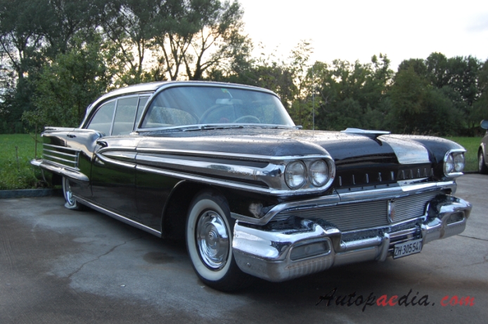 Oldsmobile 88 3rd generation 1957-1958 (1958 Super hardtop 4d), right front view