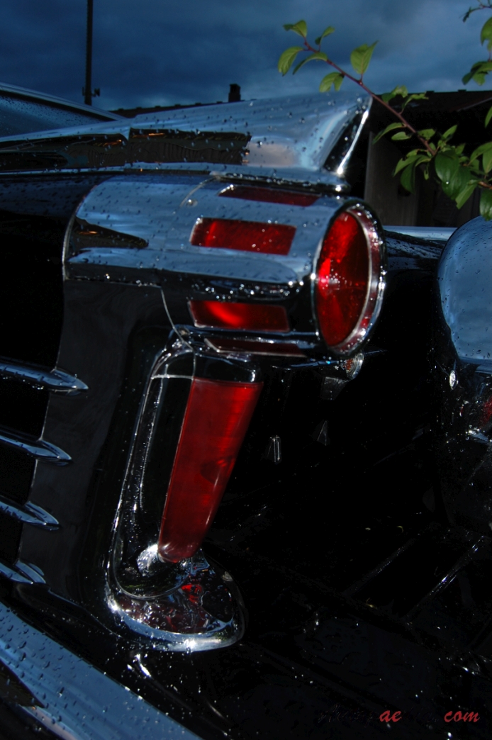 Oldsmobile 88 3rd generation 1957-1958 (1958 Super hardtop 4d), detail  