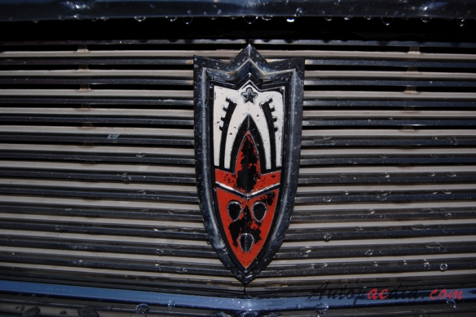 Oldsmobile 88 3. generacja 1957-1958 (1958 Super hardtop 4d), emblemat przód 
