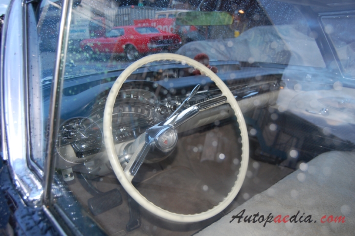 Oldsmobile 88 3. generacja 1957-1958 (1958 Super hardtop 4d), wnętrze