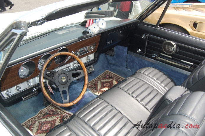 Oldsmobile 88 6. generacja 1965-1970 (1967 Delta 88 convertible 2d), wnętrze