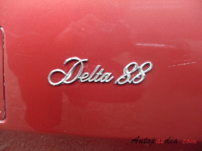 Oldsmobile 88 7. generacja 1971-1976 (1973 Delta 88 convertible 2d), emblemat bok 