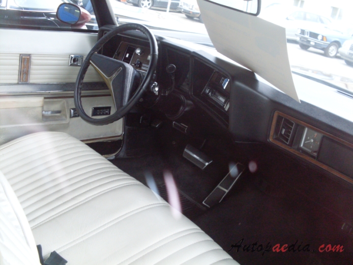 Oldsmobile 88 7. generacja 1971-1976 (1973 Delta 88 convertible 2d), wnętrze